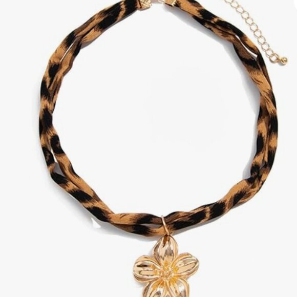 ZARA Leopard Flower Necklace – Statement Jewelry - Picture 4 of 6